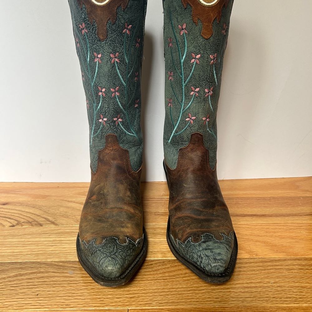 Old West Floral Embroidered Cowboy Boots Size 7.5